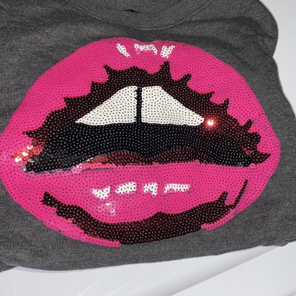 Sequin Hot Lips Sweatshirt - Picture 4 of 7